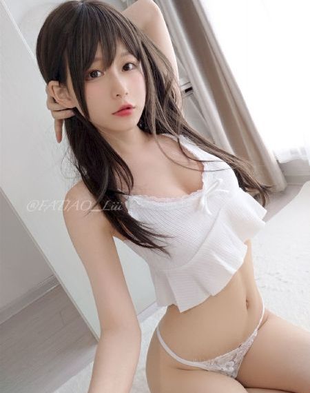 公交车上拨开少妇内裤进入