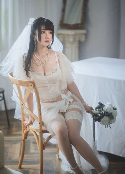 年轻的女教师在线播放
