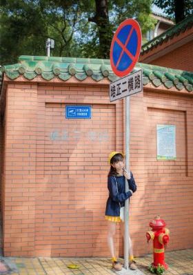 摸胸摸下面