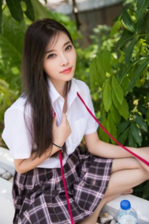 横内晶