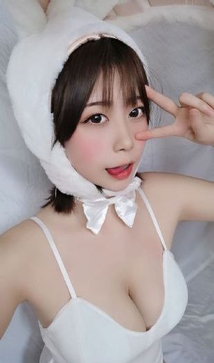 火热的邻居在线观看